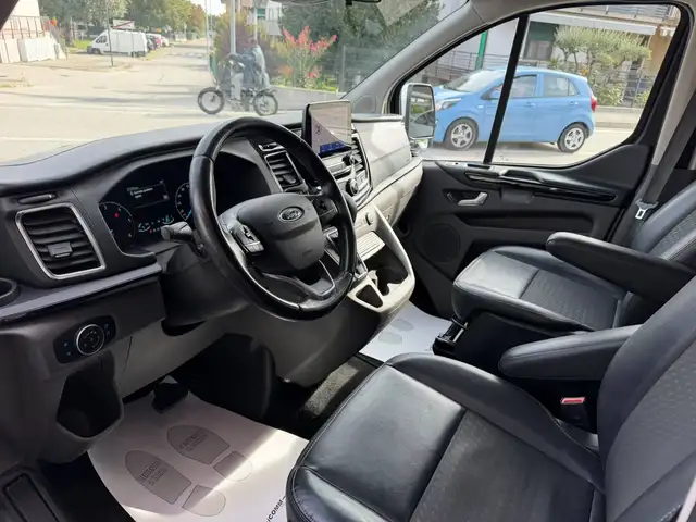Ford Tourneo Custom view 12