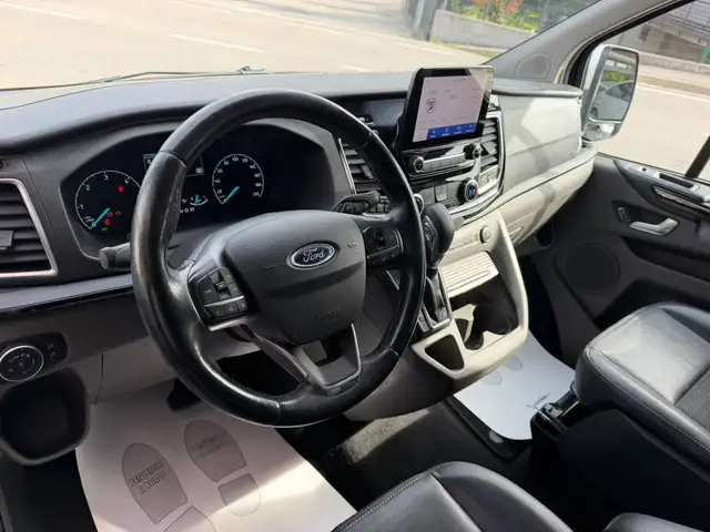 Ford Tourneo Custom view 10