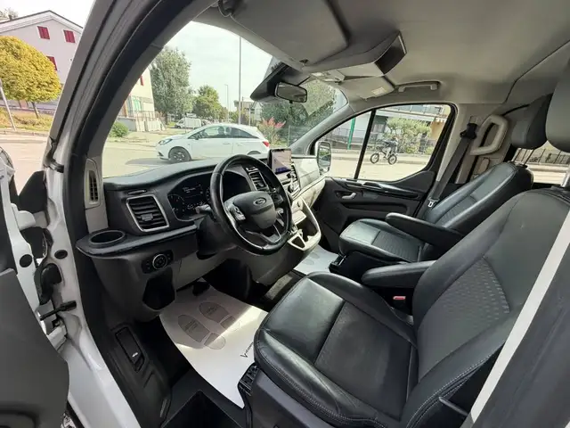 Ford Tourneo Custom view 13
