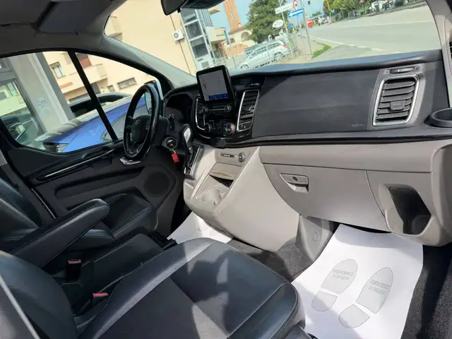 Ford Tourneo Custom view 16