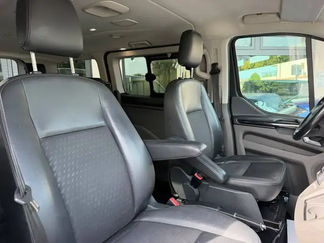 Ford Tourneo Custom view 11