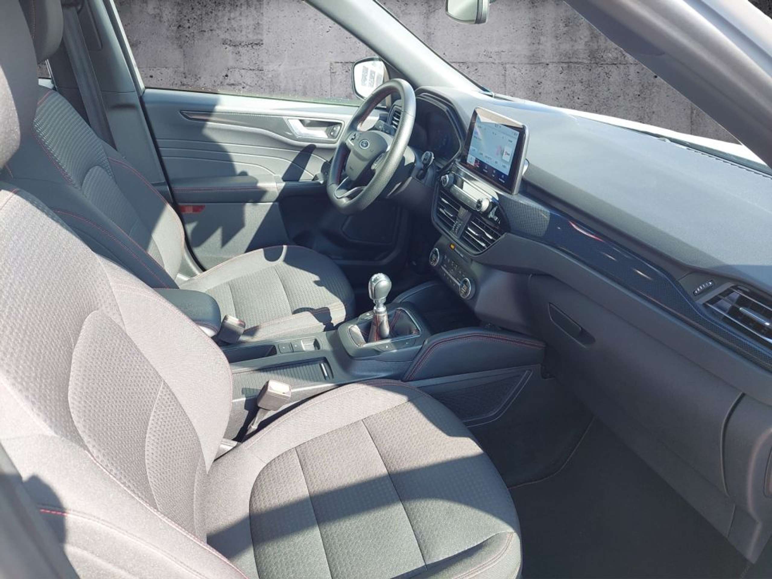 Fahrzeugabbildung Ford Kuga 2.0 EcoBlue Hybrid ST-LINE - mit KI generiert/bearbeitet