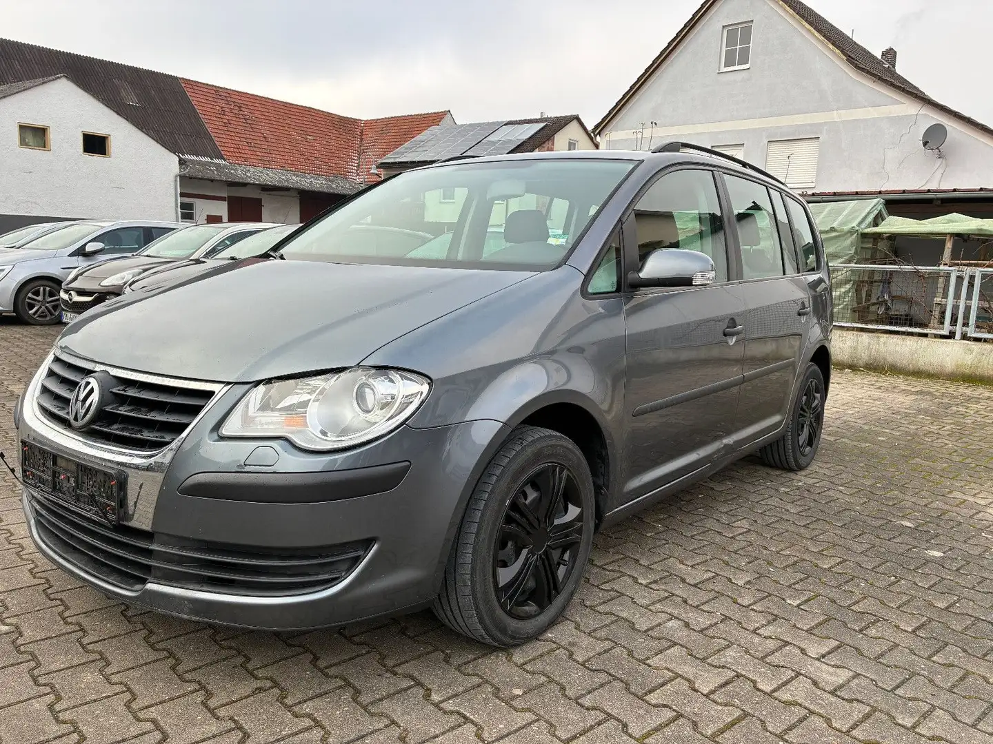 Volkswagen Touran Conceptline 1.6 7-Sitzer -SHZG-HU 01/28- Grau - 1