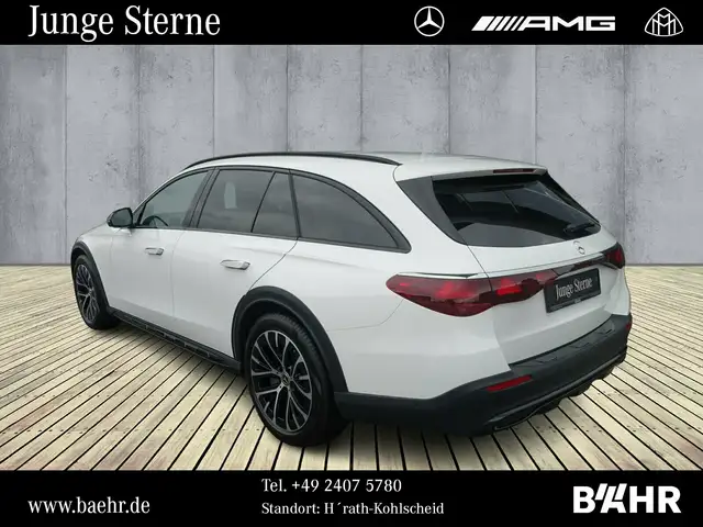 Mercedes-Benz E-Class view 3
