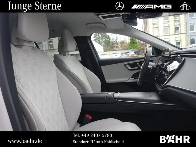 Mercedes-Benz E-Class view 4
