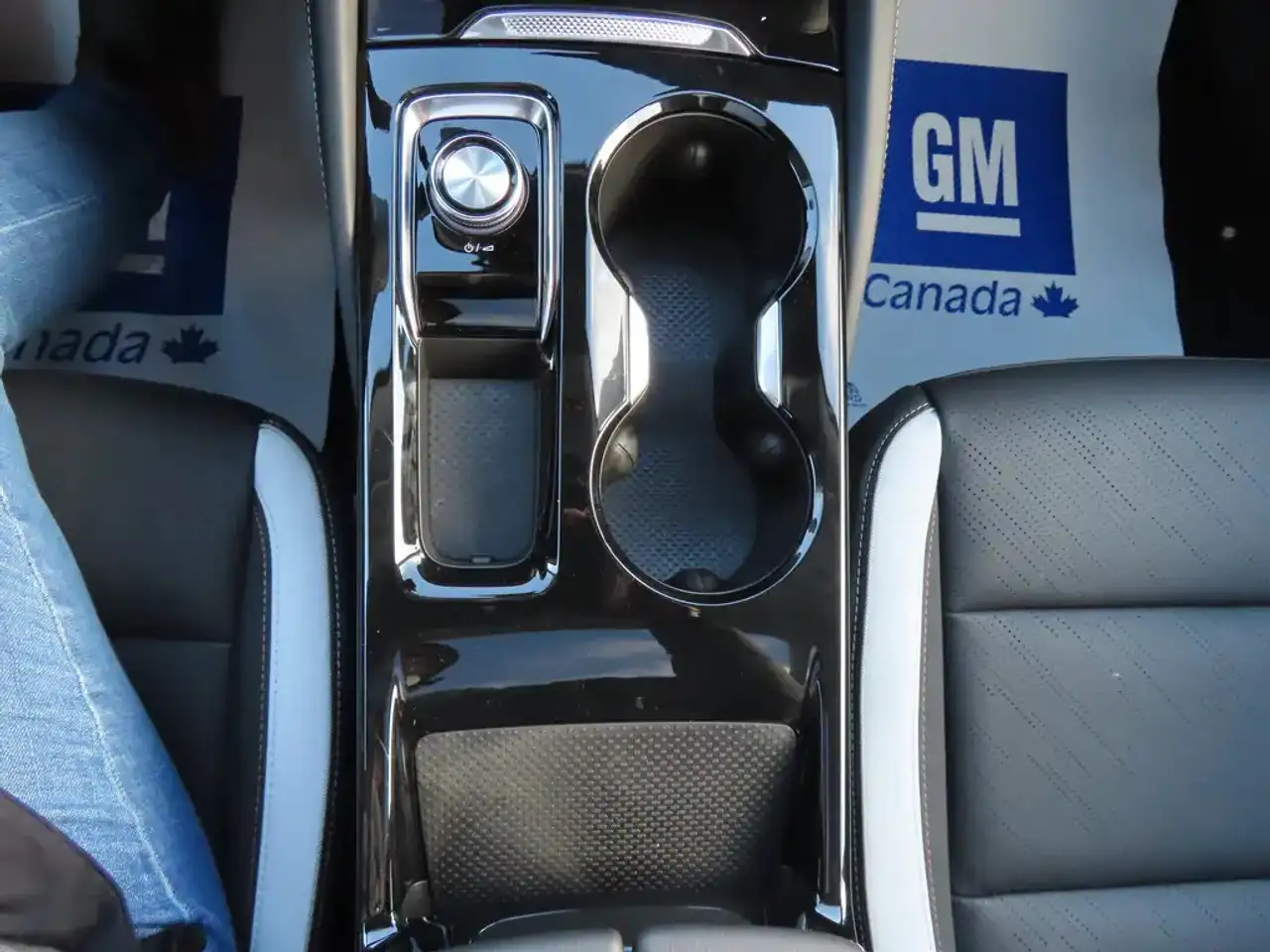 Buick Envision photo Buick Envision