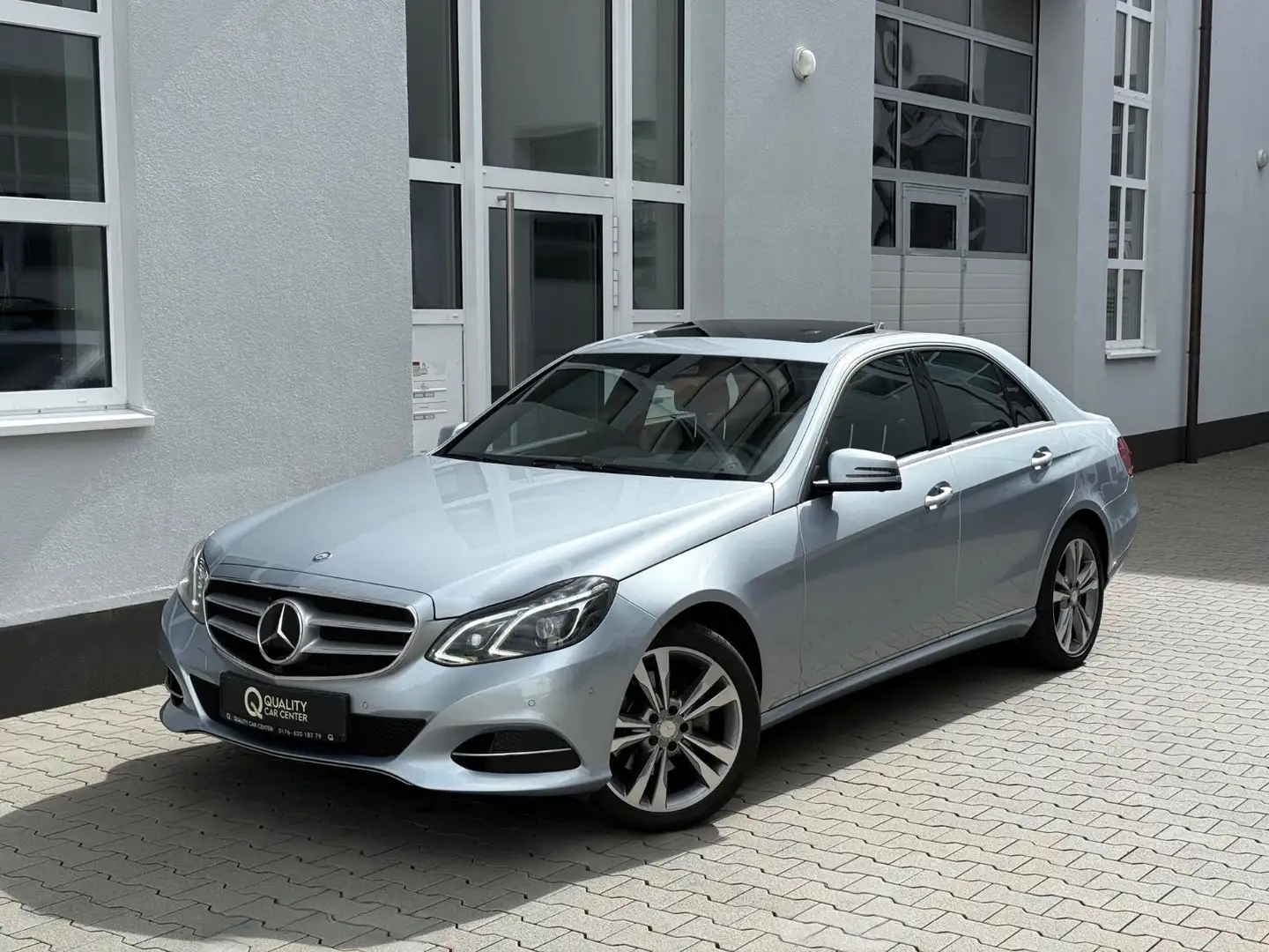 Mercedes-Benz E 250 7G Avantg. VOLL*DISTR+*360°*MEMO*SHD*SPUR* Argent - 2