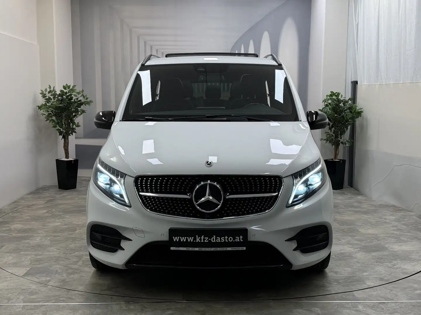 Mercedes-Benz V 300 AMG LINE__AIRMATIC__PANO__7 SITZE__ Weiß - 2
