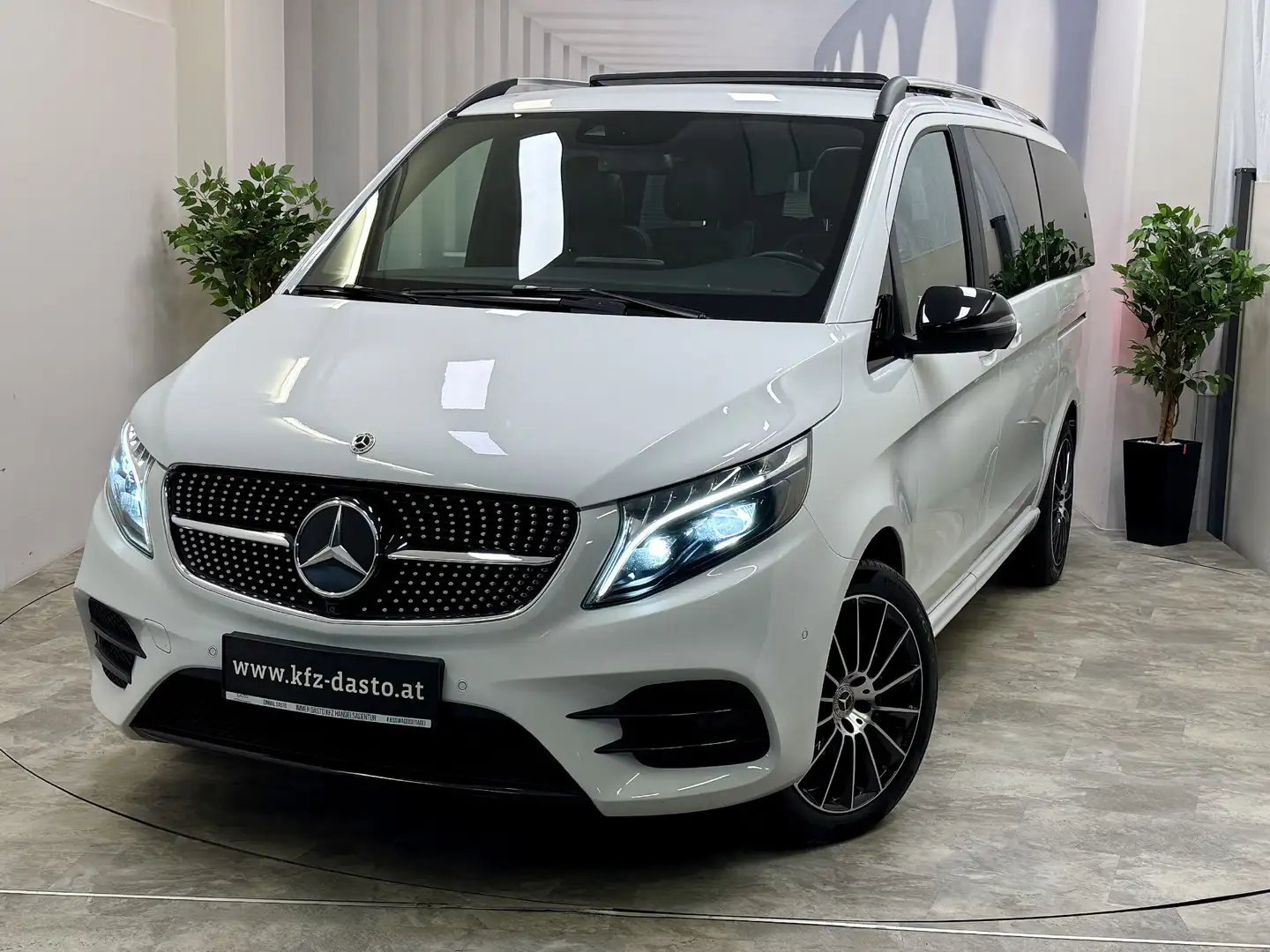 Mercedes-Benz V 300 AMG LINE__AIRMATIC__PANO__7 SITZE__ Weiß - 1