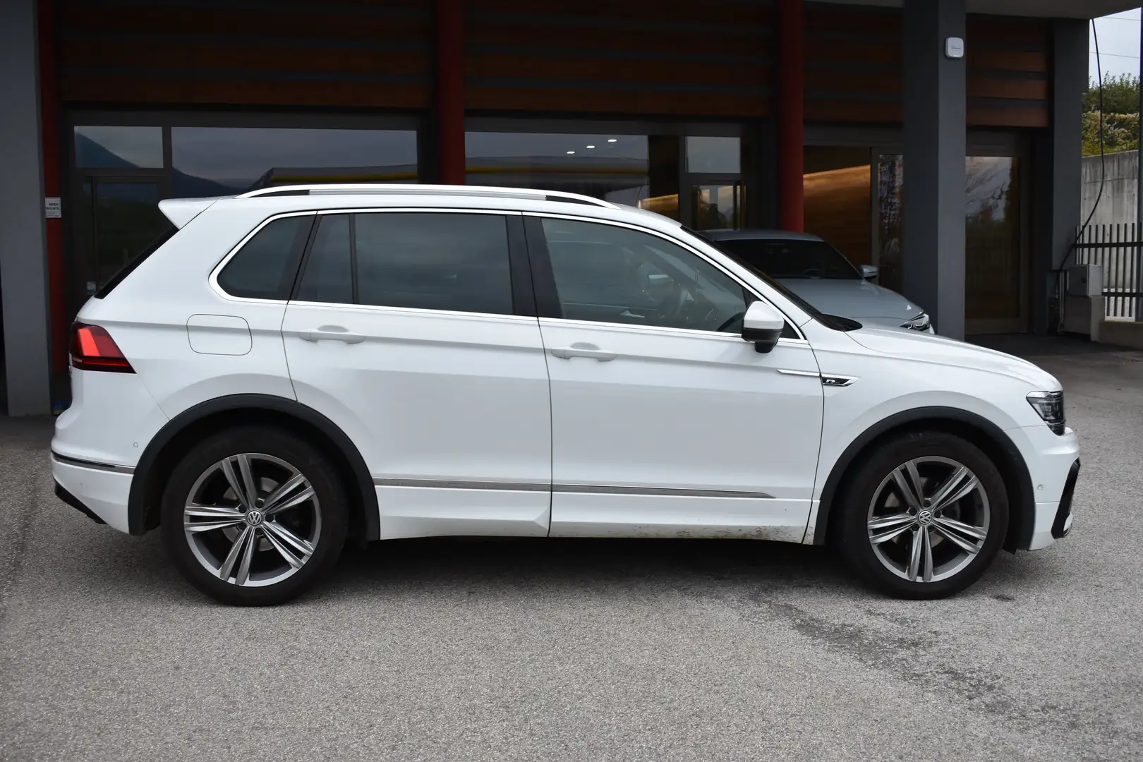 Volkswagen Tiguan R-LINE 4MOTION 190CV UNICO PROPRIETARIO Bianco - 1