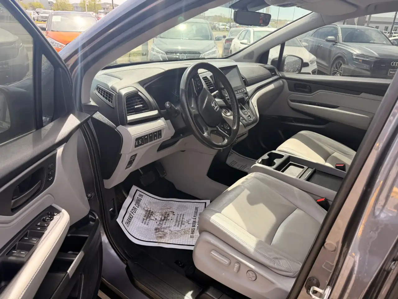 Honda Odyssey снимка Honda Odyssey