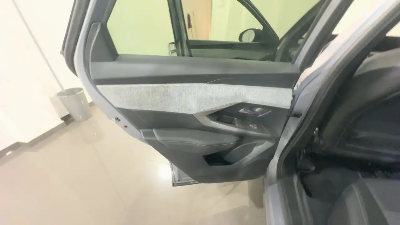 Peugeot 3008 1.2 hybrid GT 145cv e-dcs6, миниатюра 13
