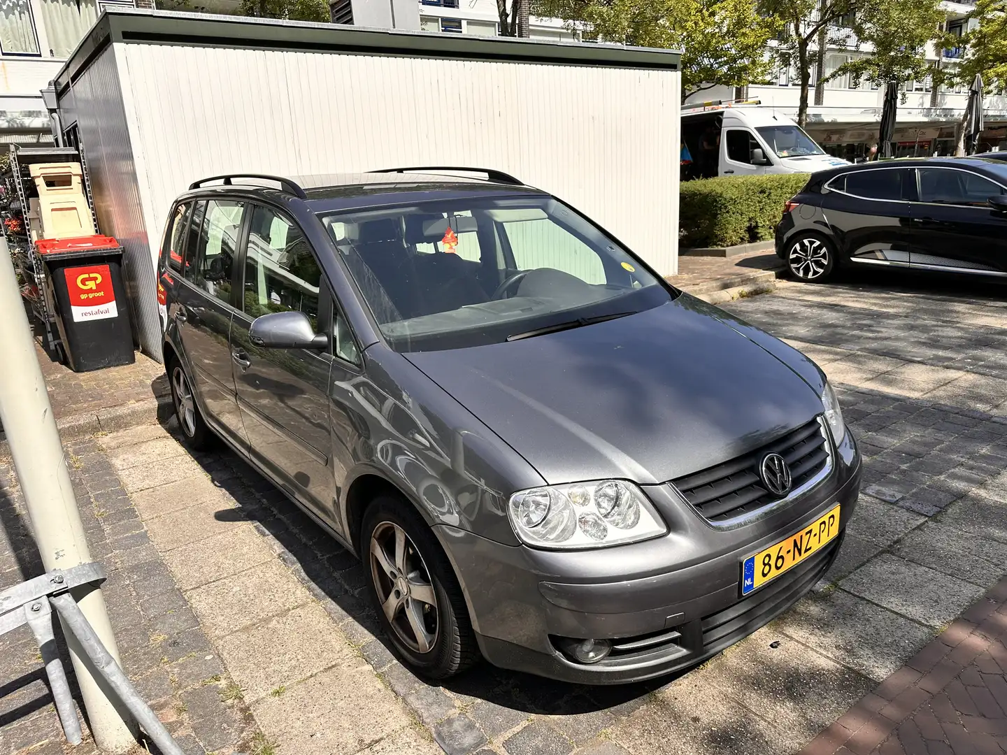 Volkswagen Touran 2.0FSI Highline - 1