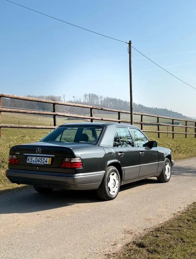 Mercedes-Benz E 200 - 1