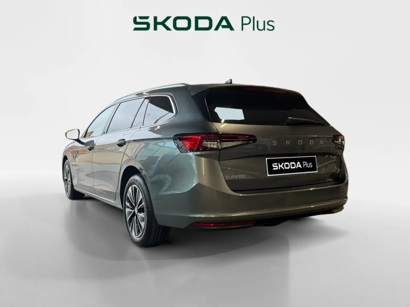 Skoda Superb FAMILIAR 2.0 TDI 110KW DSG SELECTION COMBI 150 5P Gris - 2