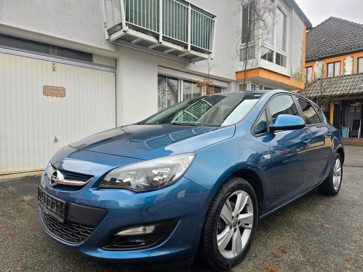 Opel Astra J Lim. 5-trg. Style *Teilleder*Gepflegt* - 1