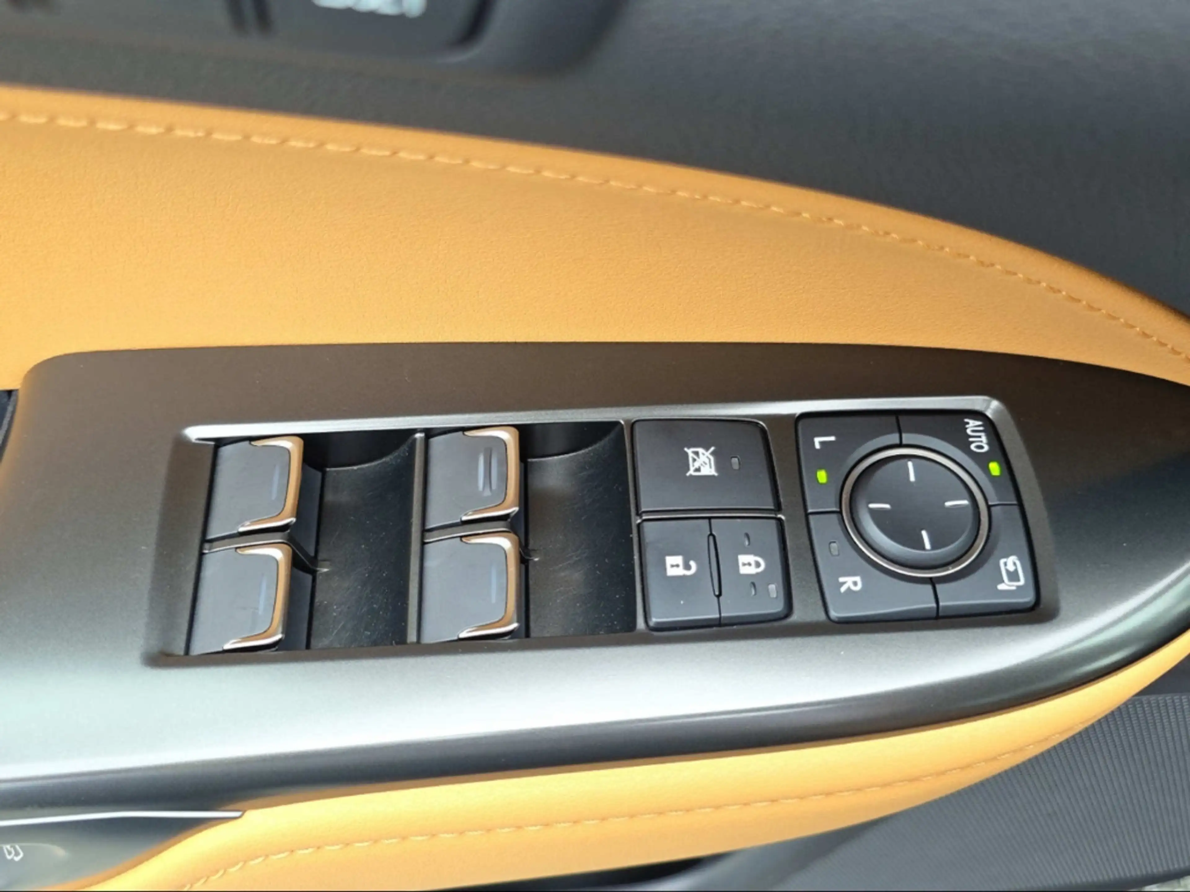 Lexus NX 450h+ LUXURY PHEV AWD Klimasitze Temp LED Keyless Spurha — photo 11