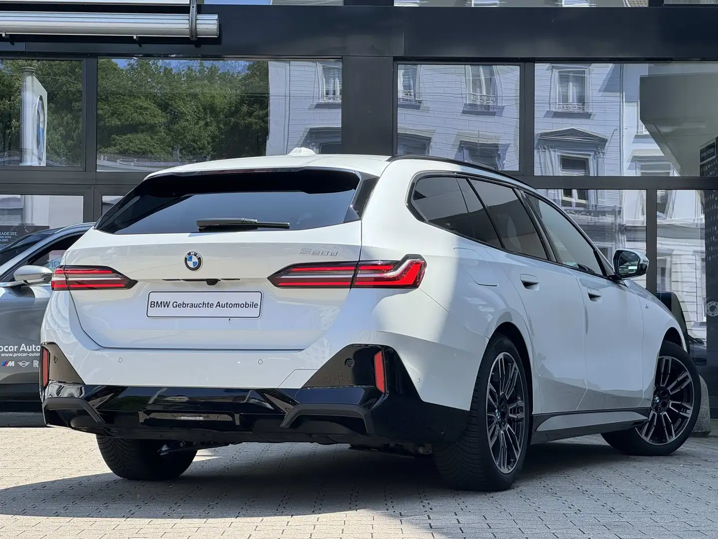 BMW 520 d Touring M Sport Pano DA+ PA Prof. AHK H/K Blanc - 2