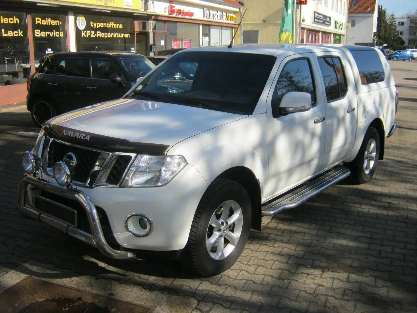 Nissan Navara 2.5 dCi Double Cab LKW-ZUL./TOPZUSTAND ! Weiß - 2