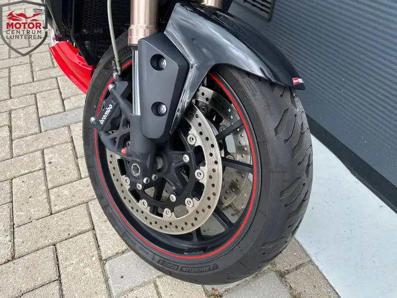 Triumph Speed Triple 1050 - foto 5