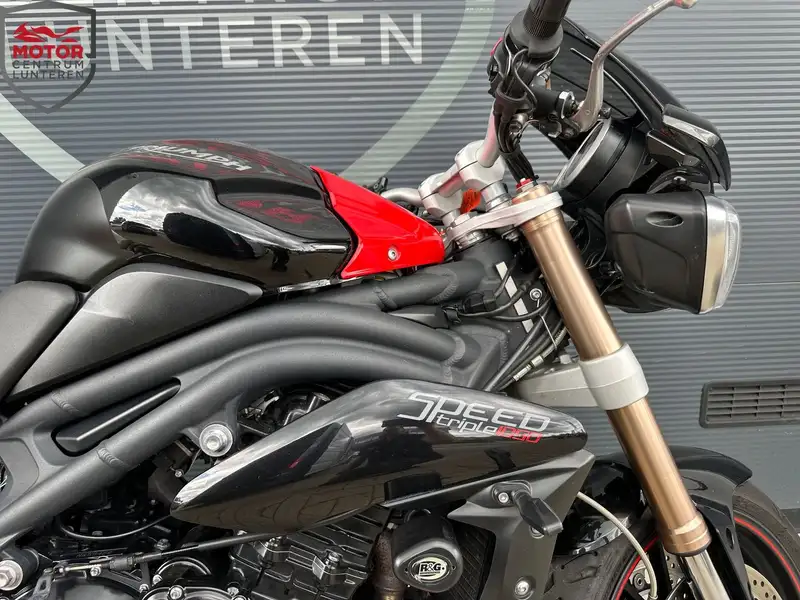 Triumph Speed Triple 1050 - foto 6