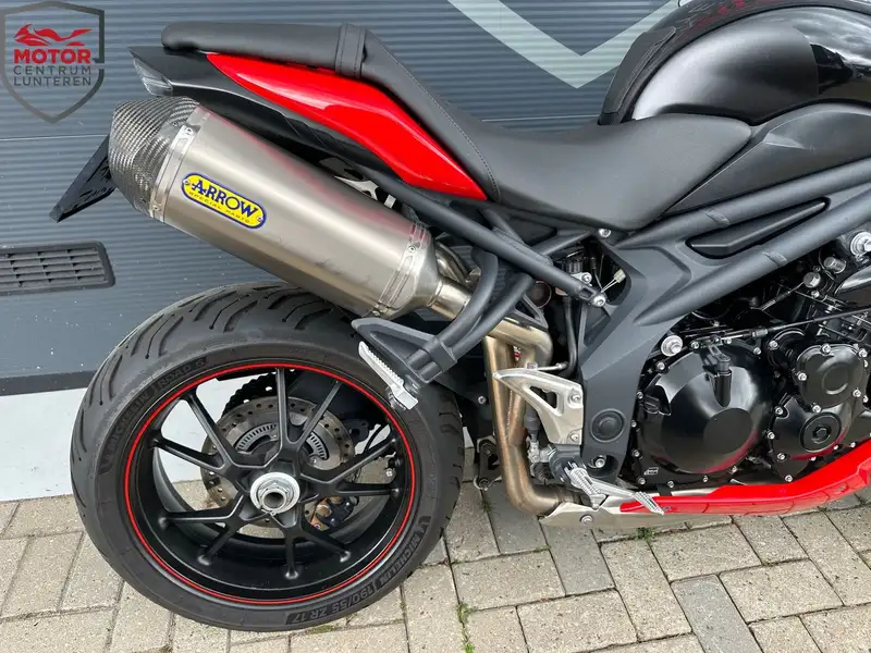 Triumph Speed Triple 1050 - foto 8