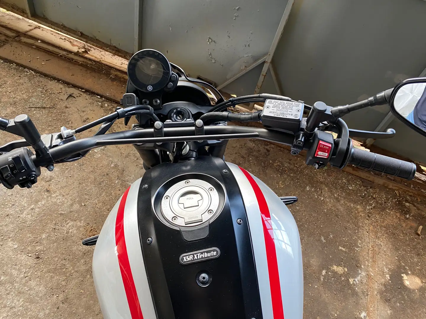 Yamaha XSR 700 Xtribute Stříbrná - 2