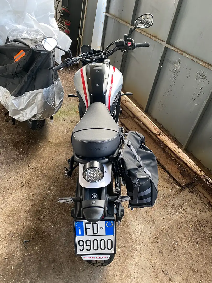 Yamaha XSR 700 Xtribute Stříbrná - 1