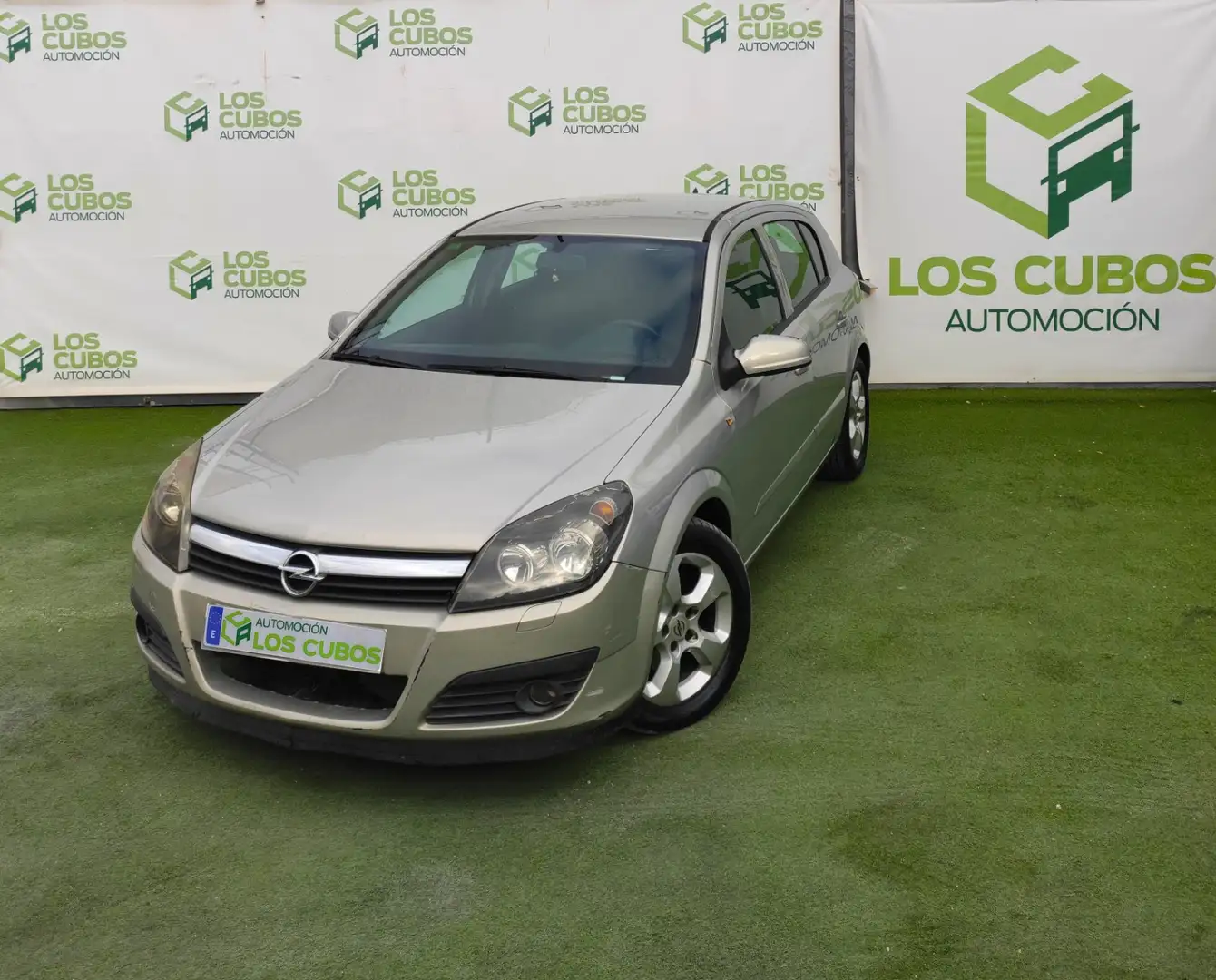 Opel Astra 1.7CDTi Cosmo 100 Gris - 1