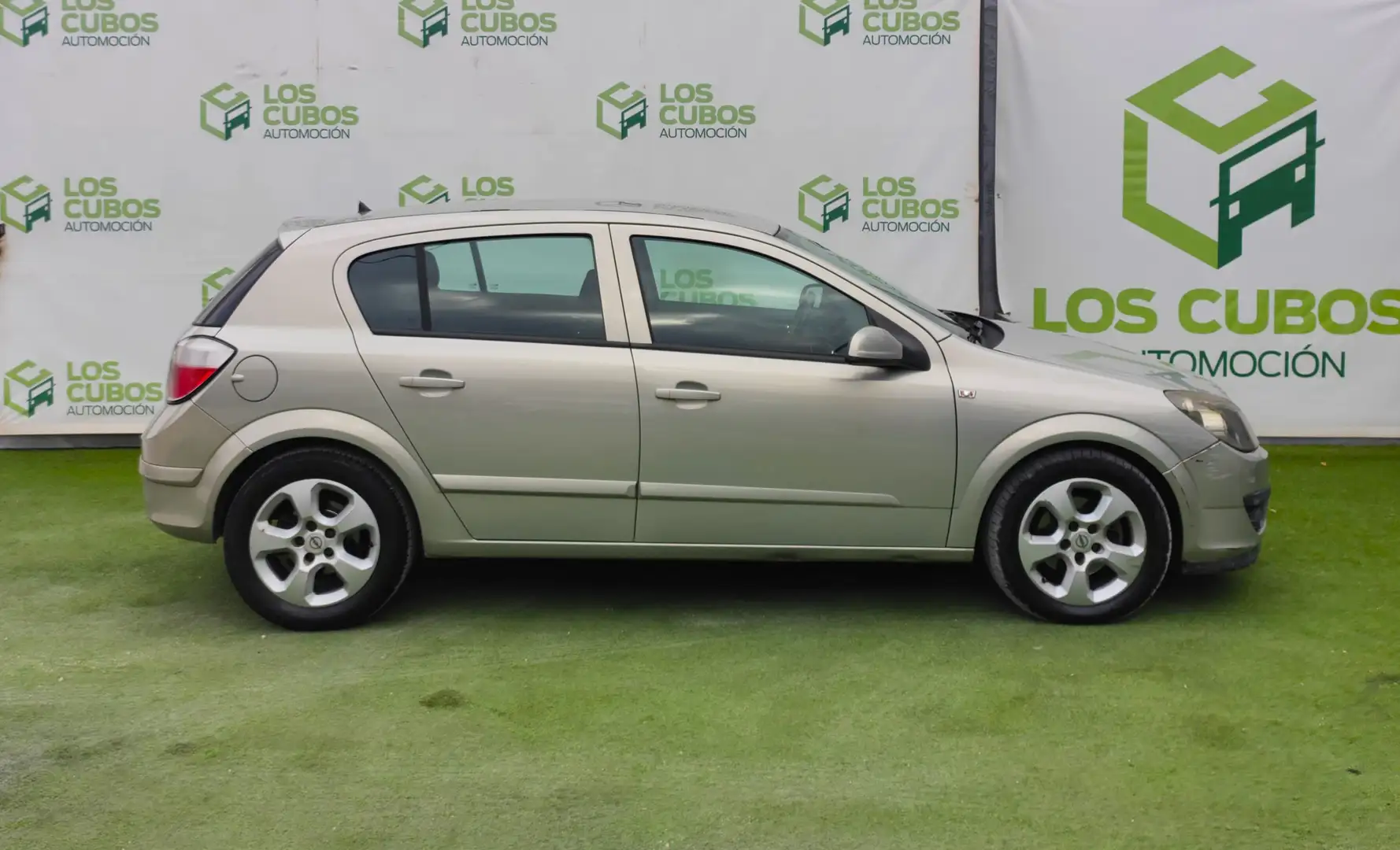 Opel Astra 1.7CDTi Cosmo 100 Gris - 2