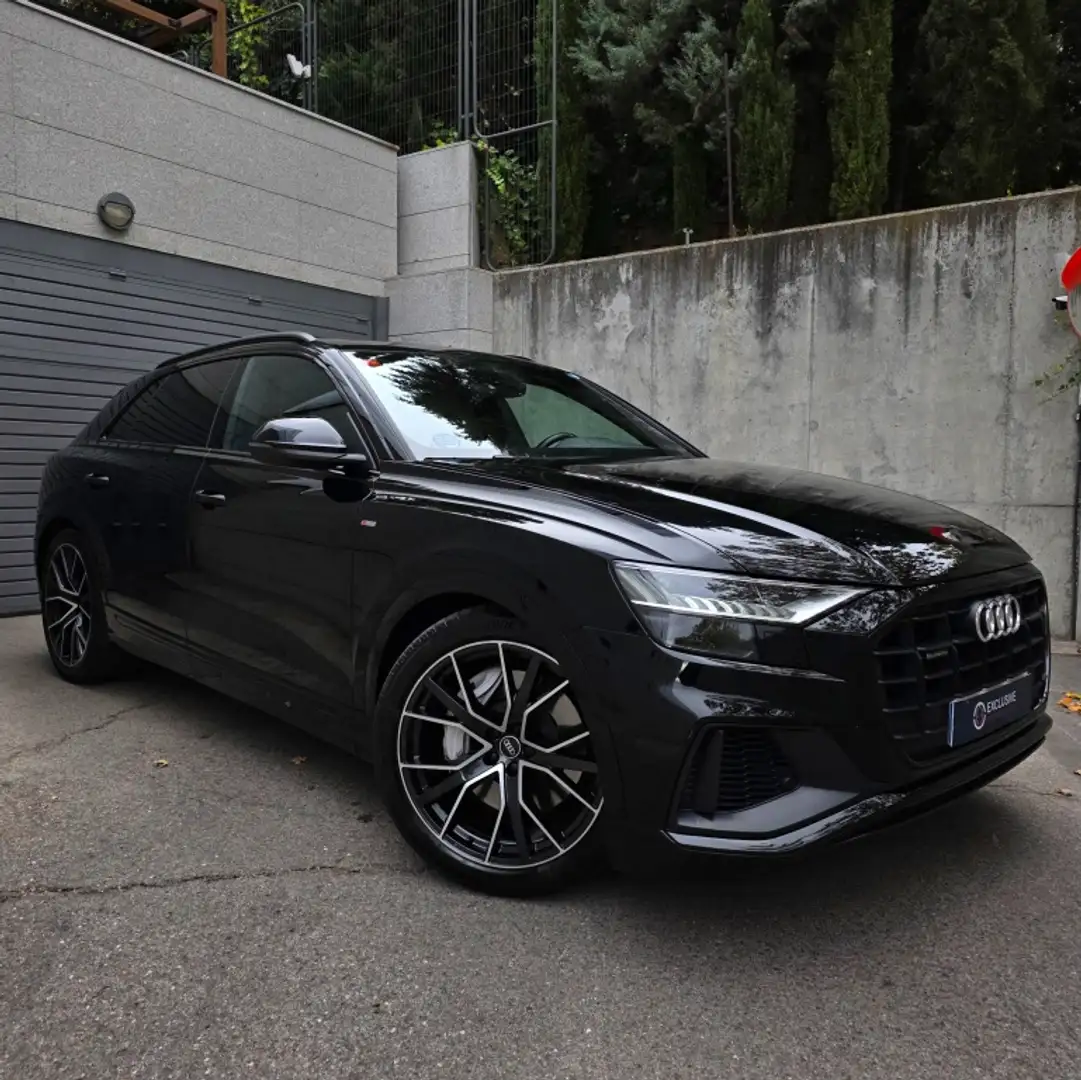 Audi Q8 55 TFSIe Black line plus quattro Noir - 1