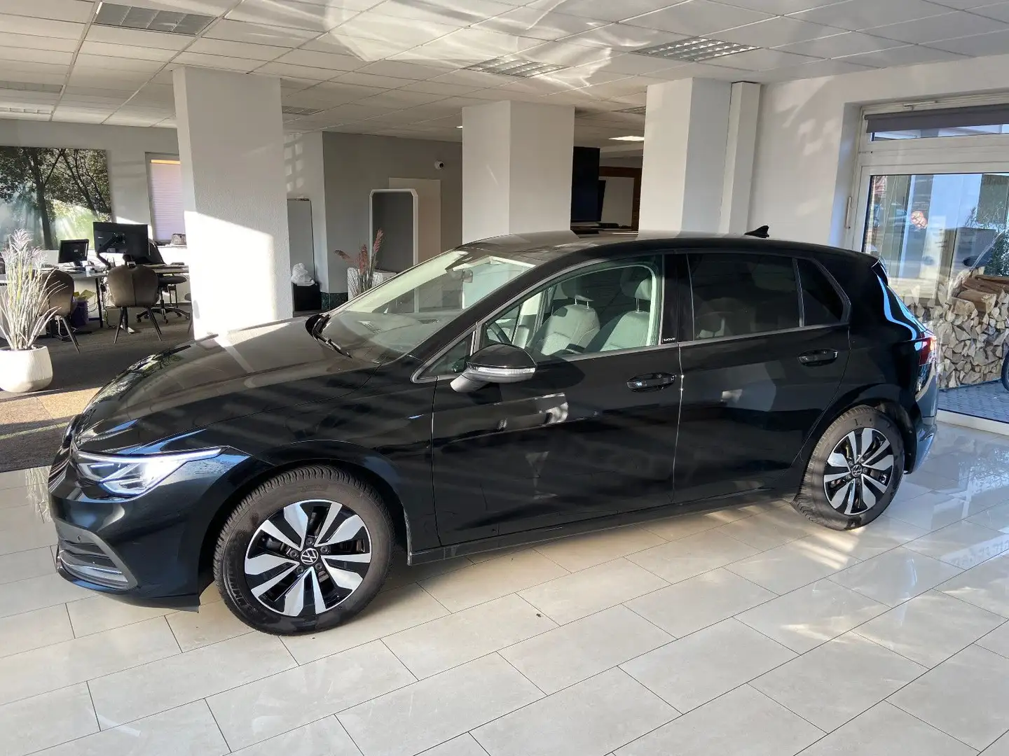 Volkswagen Golf VIII Lim. Move Schwarz - 1