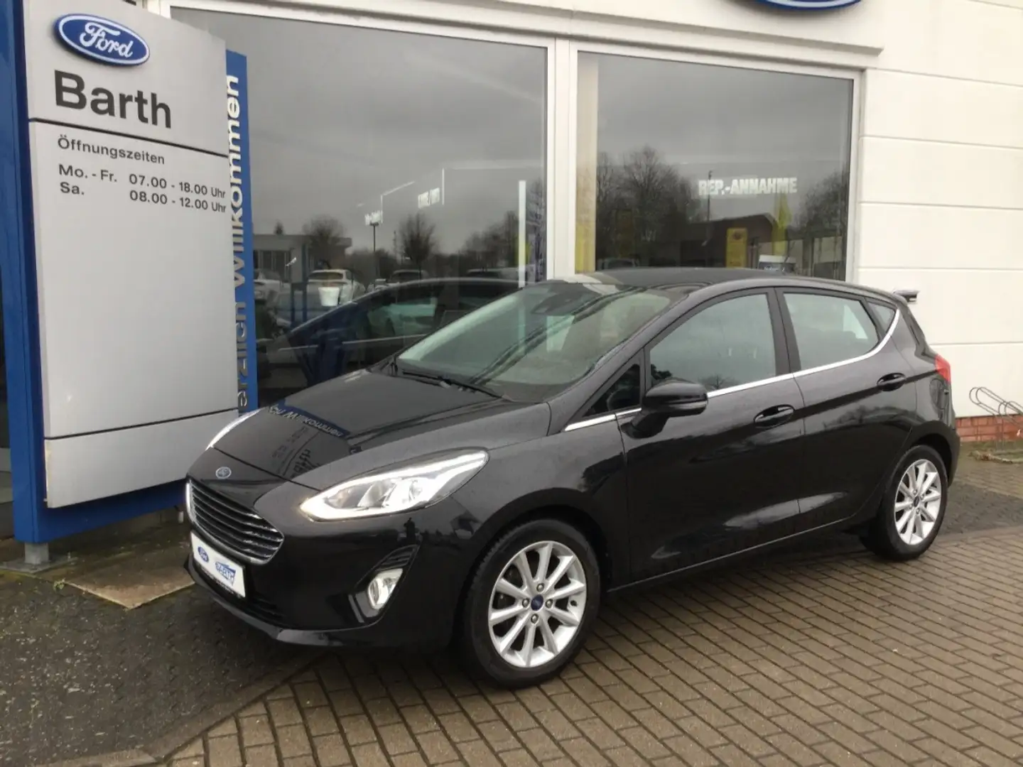 Ford Fiesta 1.0 EcoBoost S/STitanium ACC Winter-Paket Zwart - 2