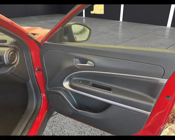 Jeep Avenger view 19