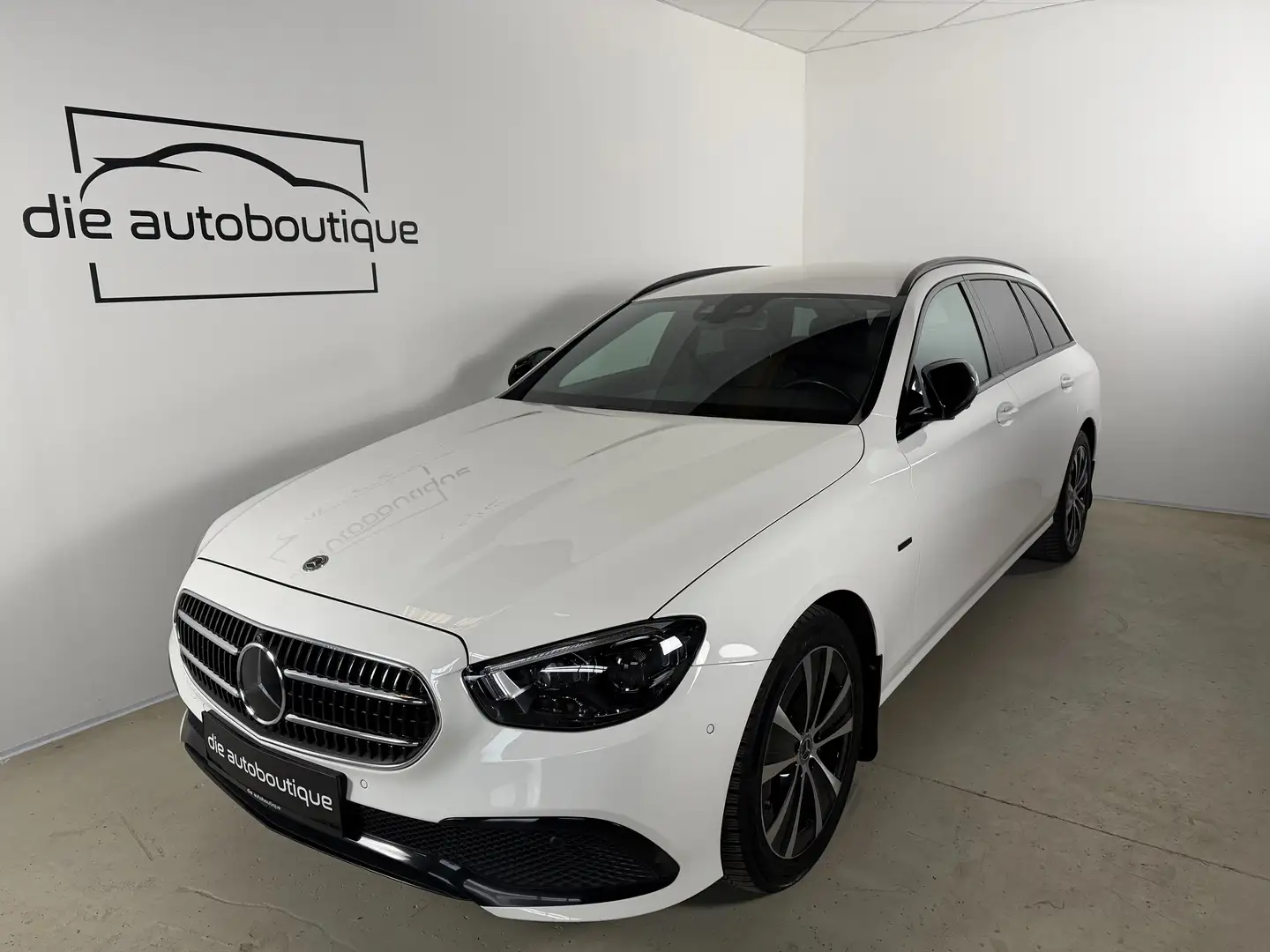 Mercedes-Benz E 300 e // Burmester // Widescreen // Multibeam // 360 Weiß - 2