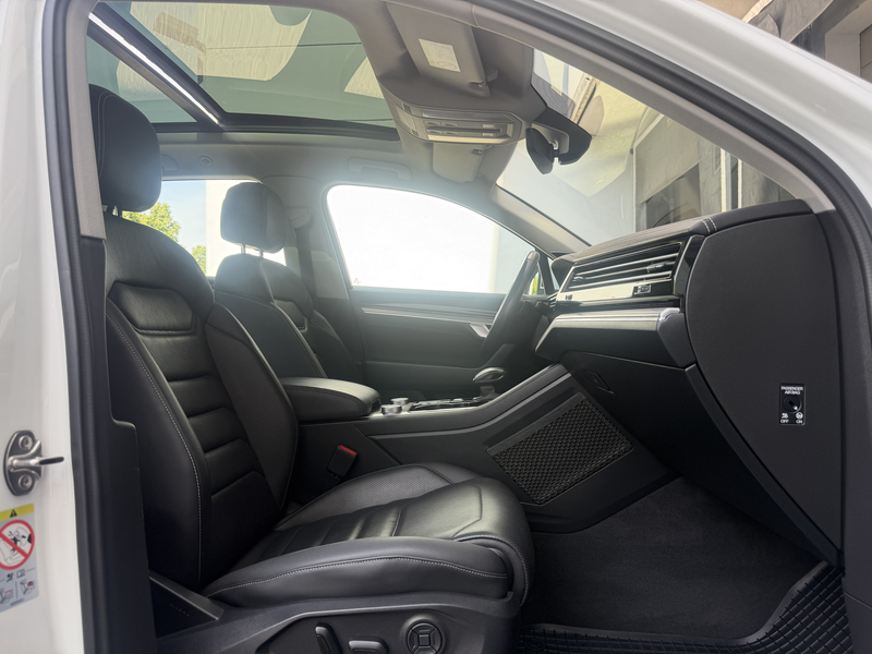 Volkswagen Touareg Elegance LED ACC Virtual Pano Belüftung — photo 28