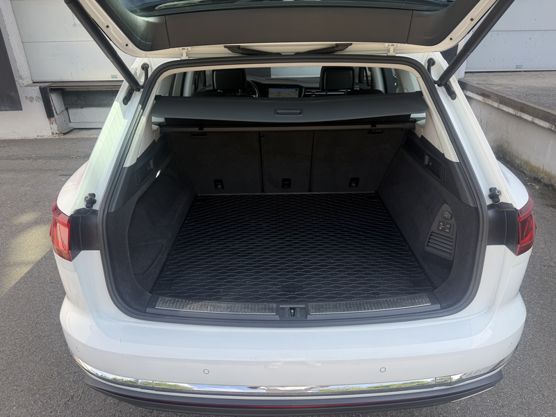 Volkswagen Touareg Elegance LED ACC Virtual Pano Belüftung — photo 30