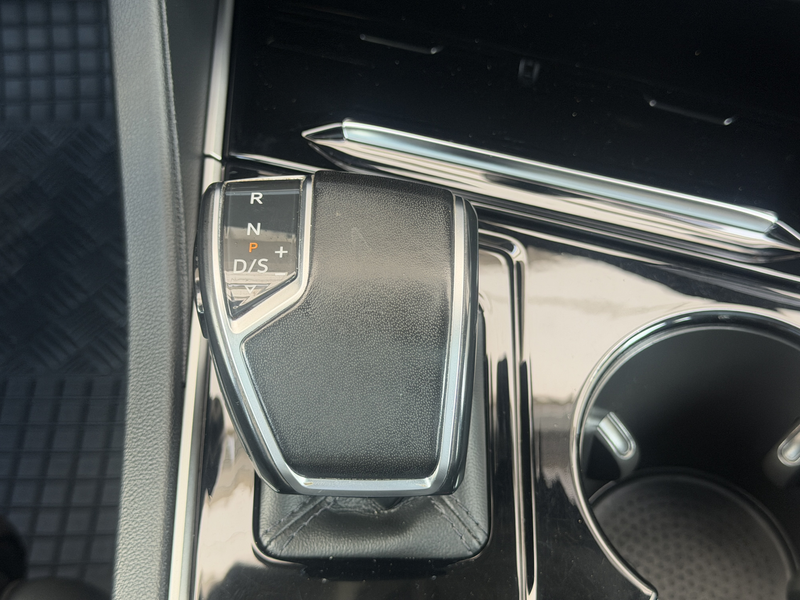 Volkswagen Touareg Elegance LED ACC Virtual Pano Belüftung — photo 24