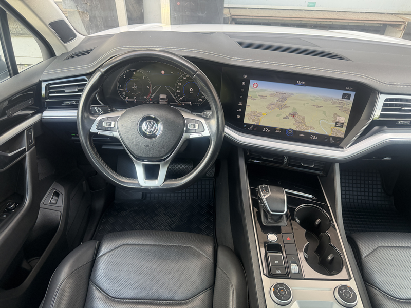 Volkswagen Touareg Elegance LED ACC Virtual Pano Belüftung — photo 19