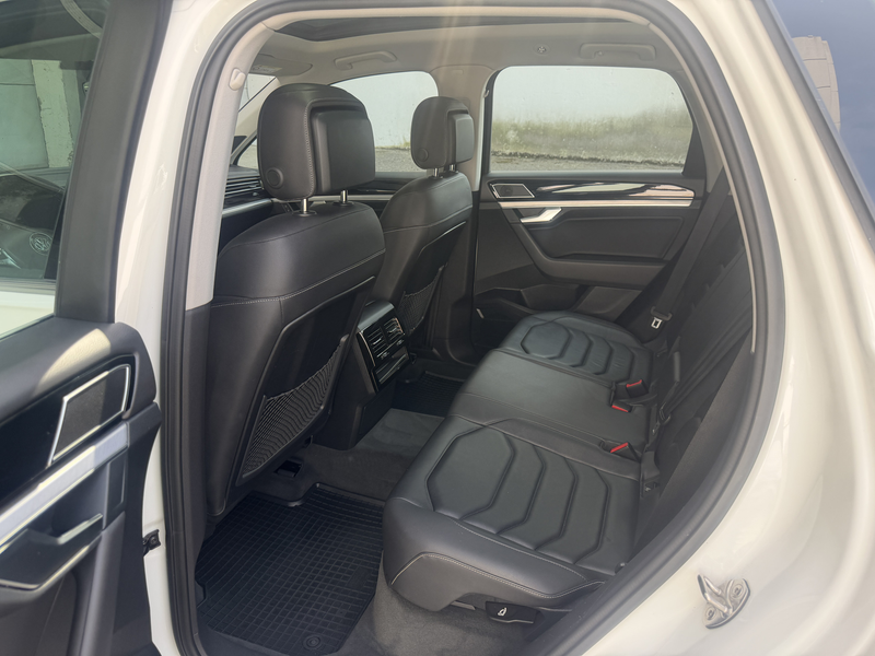 Volkswagen Touareg Elegance LED ACC Virtual Pano Belüftung — photo 16