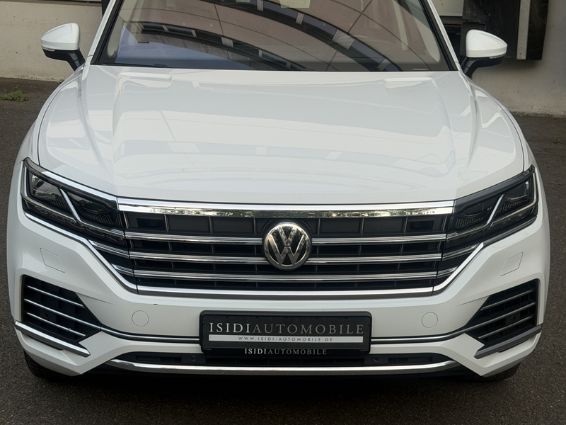 Volkswagen Touareg Elegance LED ACC Virtual Pano Belüftung — photo 40