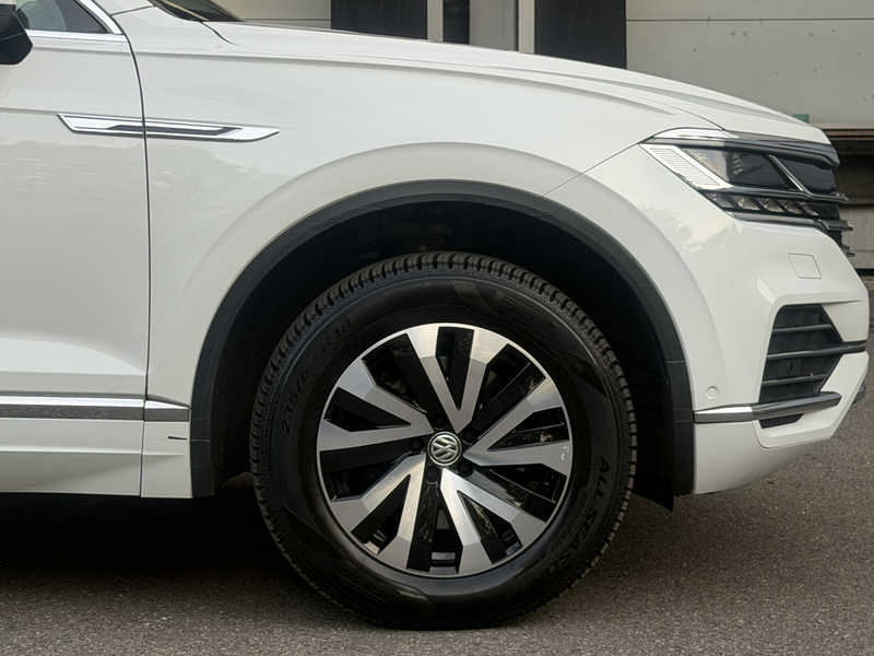 Volkswagen Touareg Elegance LED ACC Virtual Pano Belüftung — photo 32