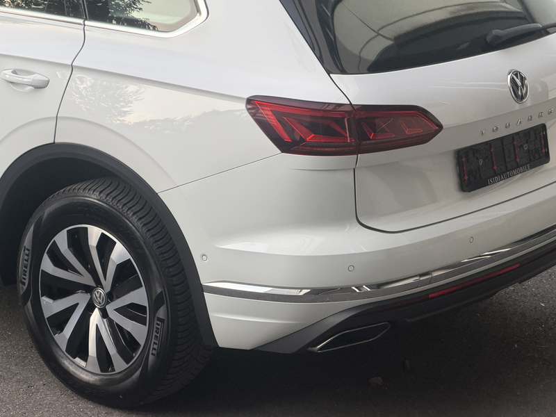 Volkswagen Touareg Elegance LED ACC Virtual Pano Belüftung — photo 39
