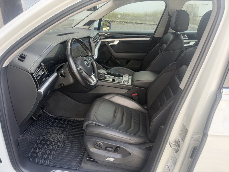Volkswagen Touareg Elegance LED ACC Virtual Pano Belüftung — photo 14