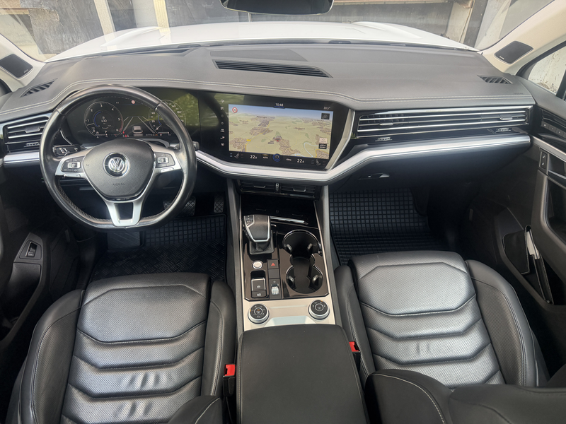 Volkswagen Touareg Elegance LED ACC Virtual Pano Belüftung — photo 18