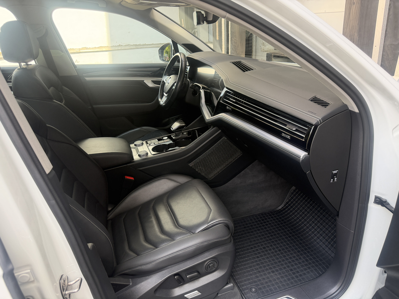 Volkswagen Touareg Elegance LED ACC Virtual Pano Belüftung — photo 27