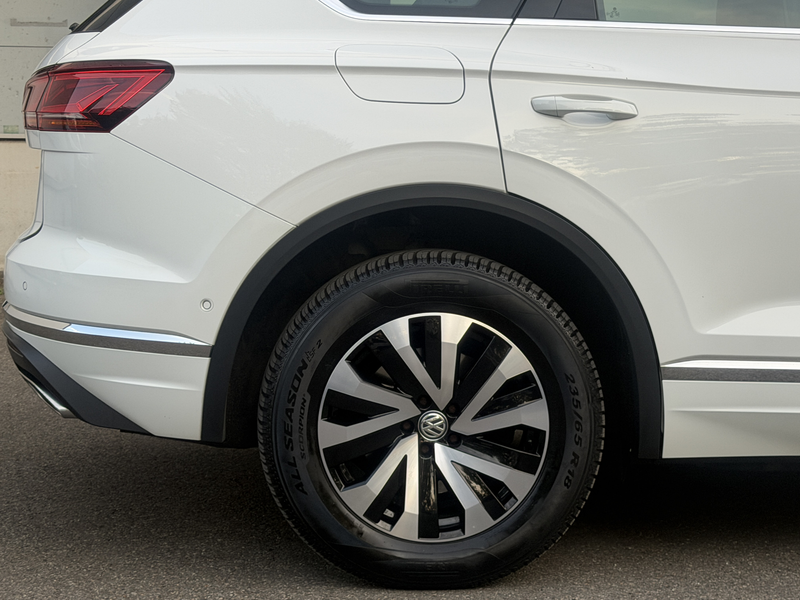Volkswagen Touareg Elegance LED ACC Virtual Pano Belüftung — photo 31
