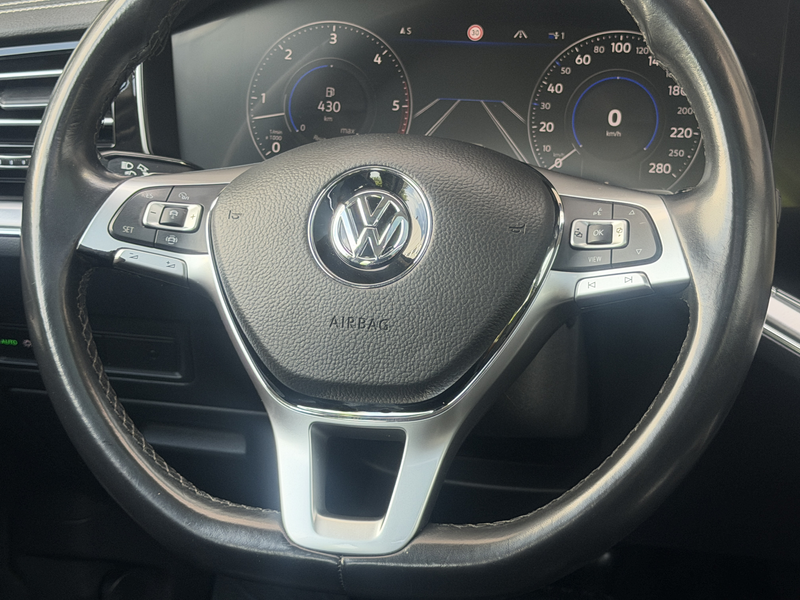 Volkswagen Touareg Elegance LED ACC Virtual Pano Belüftung — photo 20