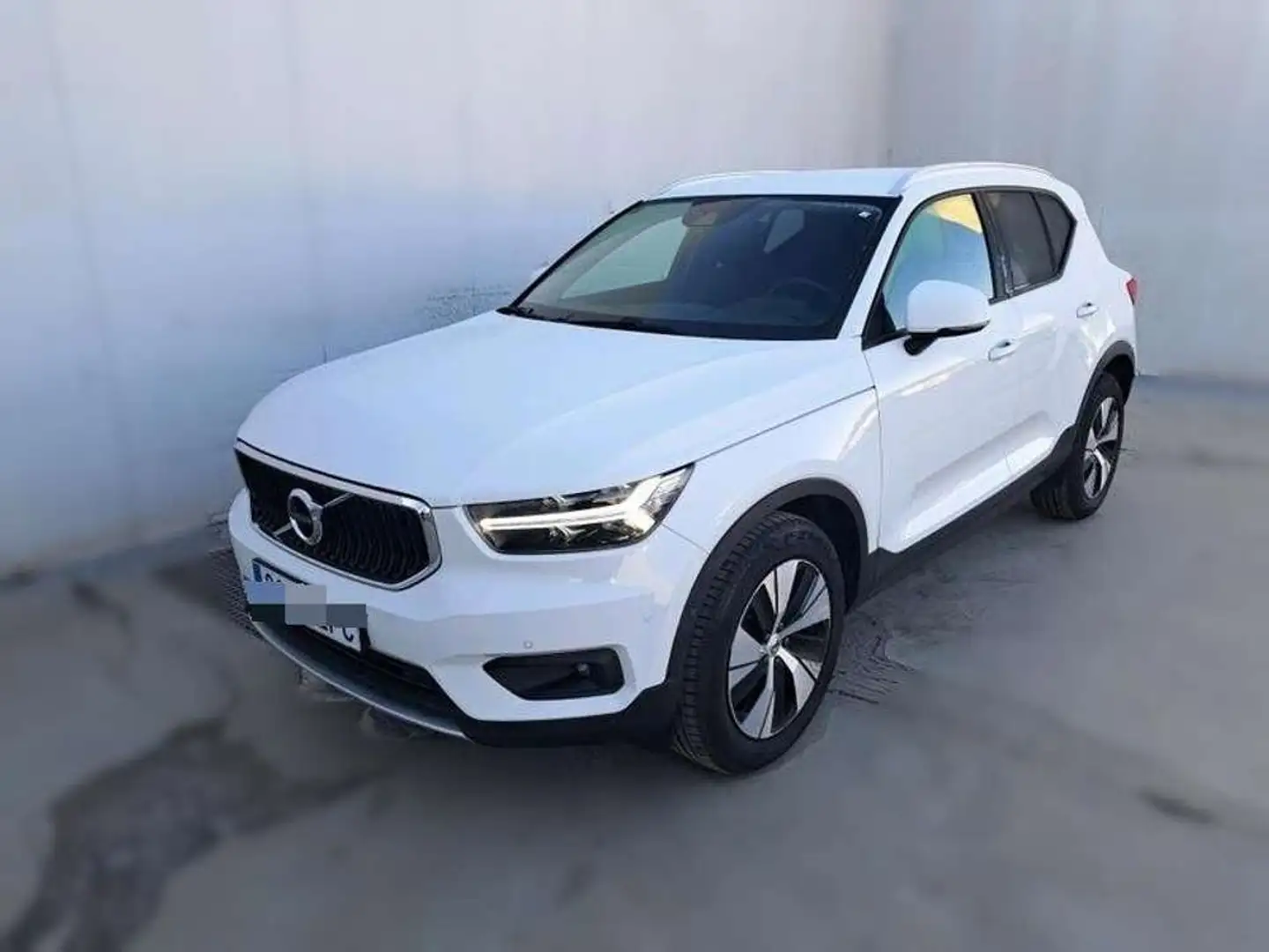 Volvo XC40 T3 Momentum Pro Aut. Blanco - 1