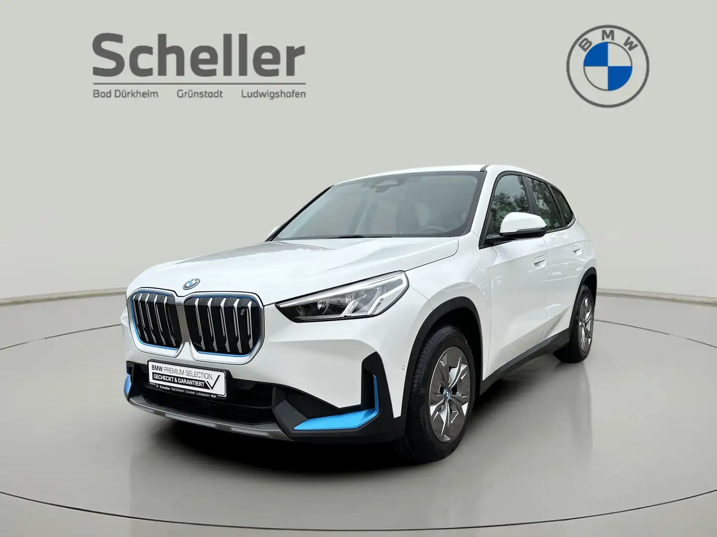BMW iX1 xDrive30 DAB Parkassistent Shz Weiß - 1